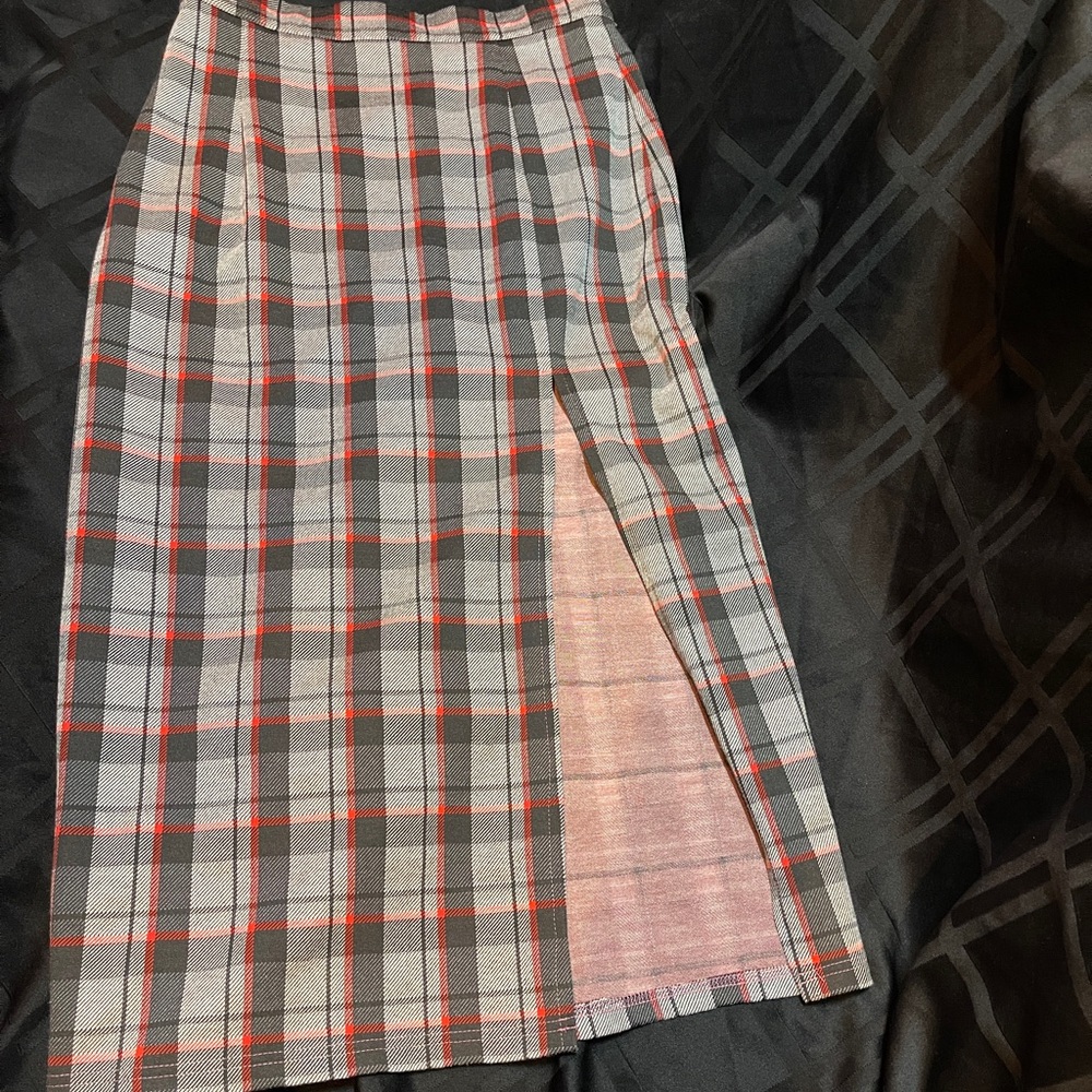 Split thigh long plaid zip skirt
